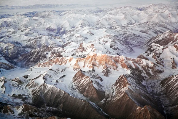 Nádherný výhled z letadla do hor v Taškentu, c — Stock fotografie