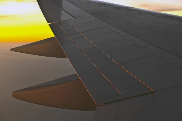 Vleugel van vliegtuigen — Stockfoto