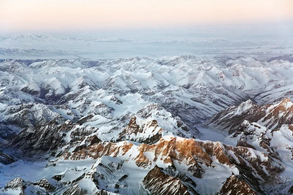 美丽的景色，从飞机到塔什干，山脉 c — 图库照片