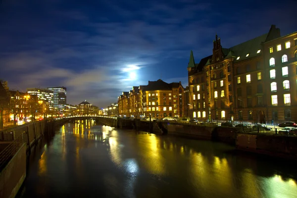 Speicherstadt v noci v Hamburku — Stock fotografie