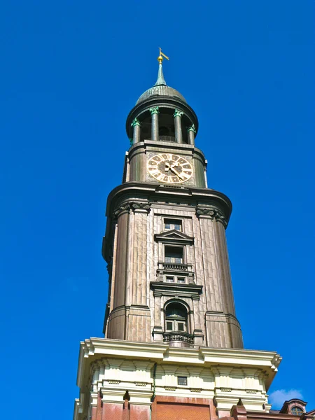 St. michaelis kyrka (känd har michel) i hamburg, Tyskland. — Stockfoto
