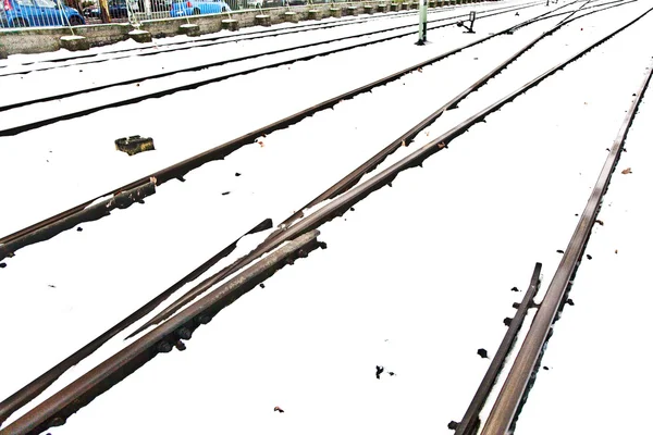 Insnöade rails i vinter — Stockfoto