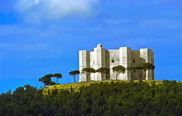 Castel del monte, slavný hrad od Fridricha ii v terra di — Stock fotografie