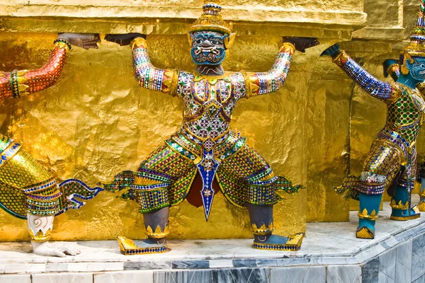 Vartijat temppelin Emerald Buddha, Wat Phra Kaeo — kuvapankkivalokuva