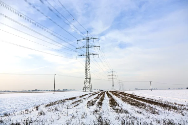 冬の間の電気タワー — ストック写真