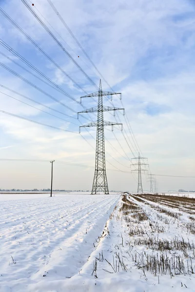 Strommast im Winter — Stockfoto