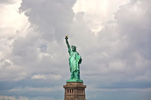 Vrijheidsbeeld in new york city-manhattan — Stockfoto
