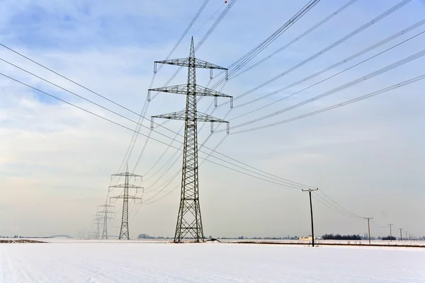 Ηλεκτρικές Πύργος χειμώνα — Φωτογραφία Αρχείου