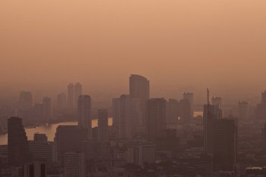 Bangkok'ta günbatımı üzerinde havadan görünümü