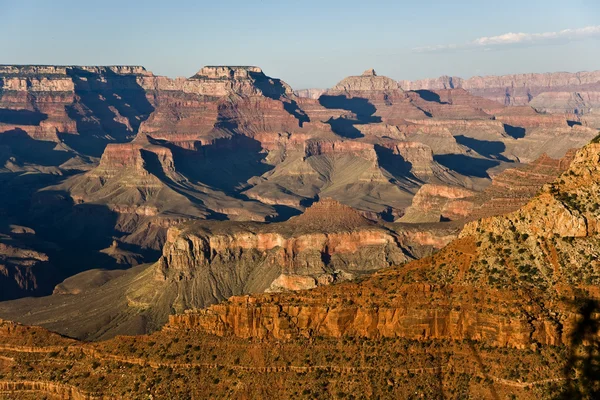 Kleurrijke omgeving bij grand canyon gezien vanaf mathers punt, Zuid — Stockfoto