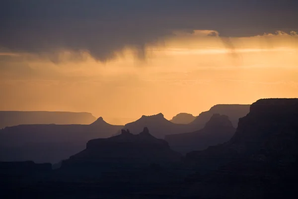 Bellissimo tramonto al punto di vista del deserto nel Grande Canyon — Foto Stock