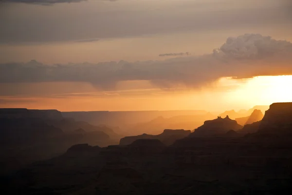 Belo pôr do sol no ponto de vista do deserto no Grande Canyon — Fotografia de Stock