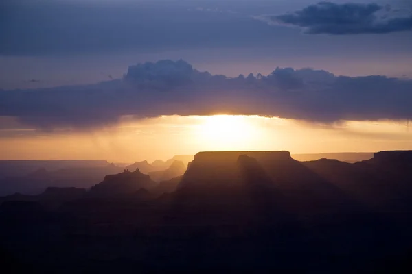 Όμορφο ηλιοβασίλεμα στο σημείο με θέα στην έρημο στο Great Canyon — Φωτογραφία Αρχείου