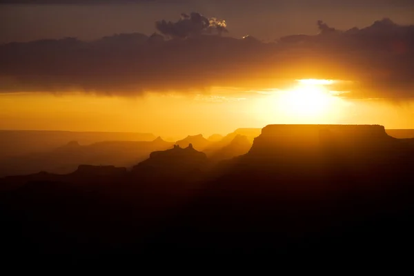 Piękny zachód słońca w punkcie widokowym pustyni w Wielkim Kanionie — Zdjęcie stockowe
