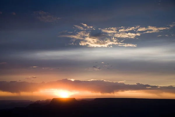 Hermoso atardecer en el punto de vista del desierto en el Gran Cañón — Foto de Stock