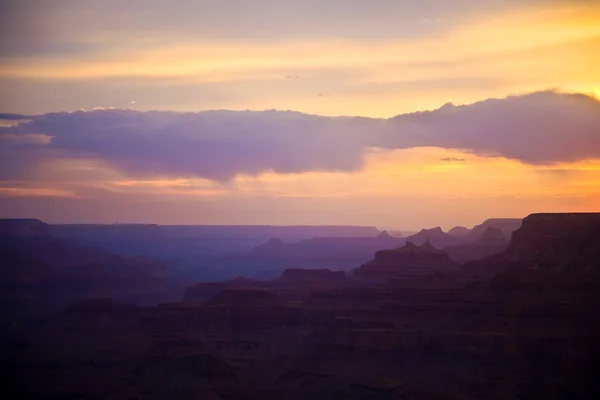 Belo pôr do sol no ponto de vista do deserto no Grande Canyon — Fotografia de Stock