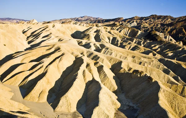 Pittoreska mjuka vågor från flerfärgade sandsten. död vall — Stockfoto