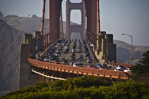 Provoz na mostu golden gate v odpoledních hodinách — Stock fotografie