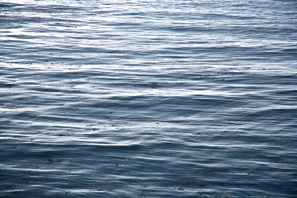 Belo mar com estrutura harmônica agradável e reflexões — Fotografia de Stock