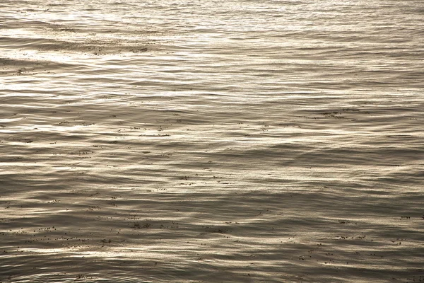 Laut yang indah dengan bagus harmonik struktur dan refleksi — Stok Foto