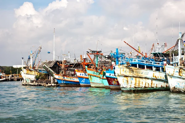 Bărci de pescuit în portul Koh Samet, Thailanda — Fotografie, imagine de stoc