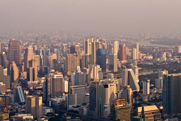 Vista aérea sobre Bangkok al atardecer —  Fotos de Stock