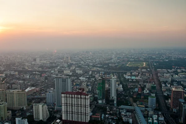 Flygfoto över bangkok i solnedgången — Stockfoto