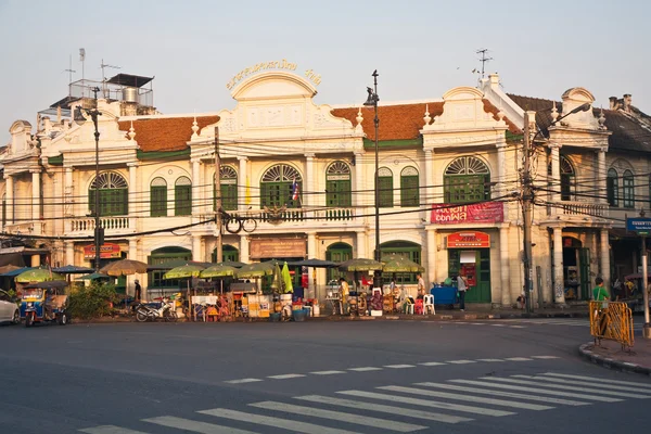 Gebäude aus dem letzten Jahrhundert in gutem Zustand, Innenstadt Bangkoks — Stockfoto