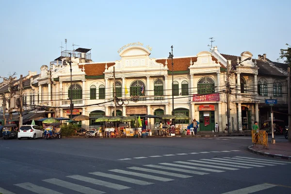 Gebäude aus dem letzten Jahrhundert in gutem Zustand, Innenstadt Bangkoks — Stockfoto