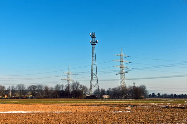 Elektrická věž v krásné krajině — Stock fotografie