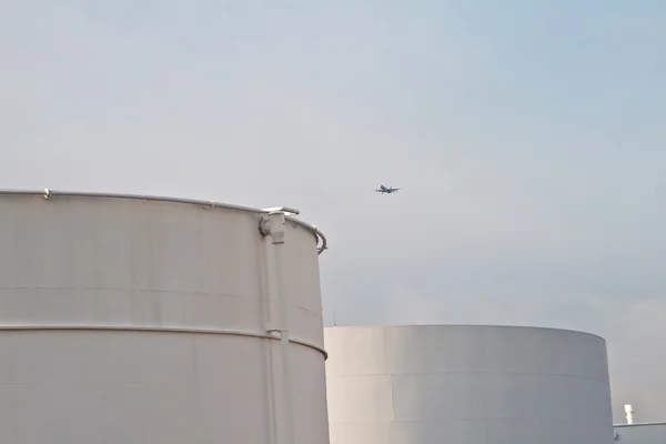 White tanks in tank farm with blue sky — Stock Photo, Image