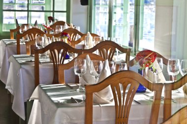 Tablo bir restoranda ayarla