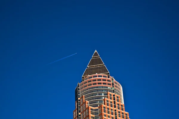 Feira e torre de Frankfurt — Fotografia de Stock