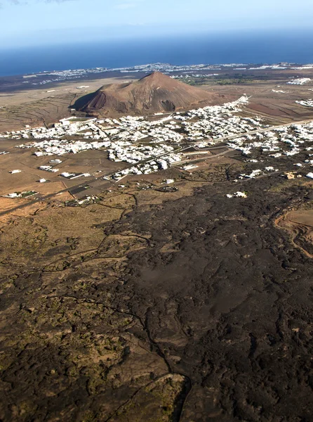 風力発電所とランサローテ島の空中 — ストック写真