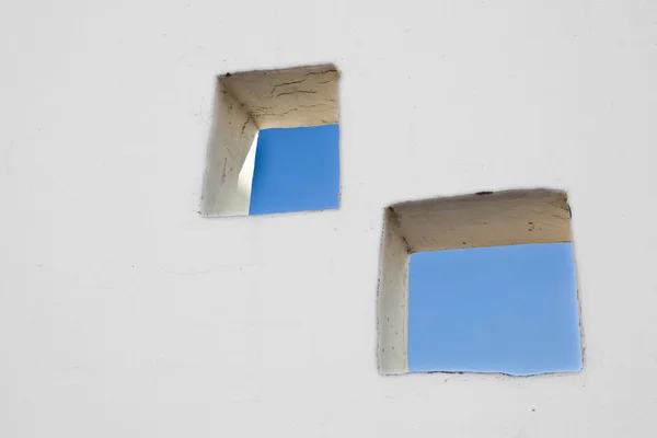 Fenêtre avec ciel au mur — Photo