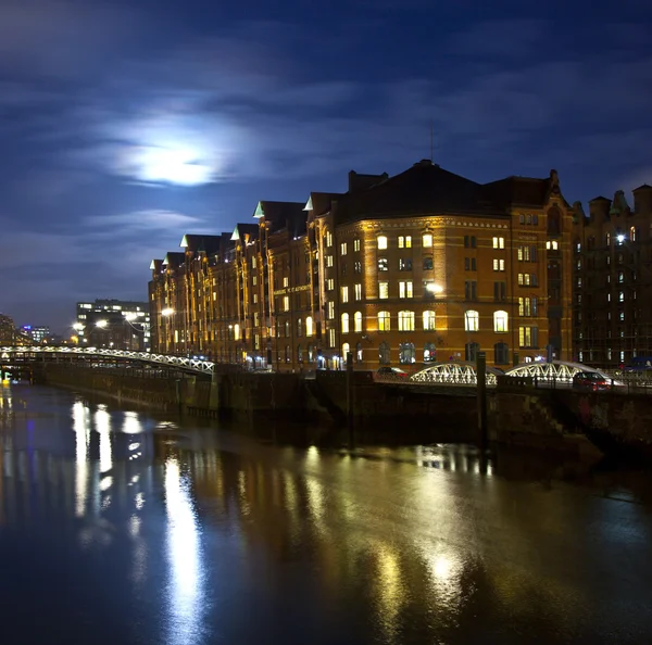 Speicherstadt di notte ad Amburgo — Foto Stock