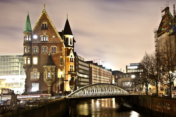 Speicherstadt por la noche en Hamburgo — Foto de Stock