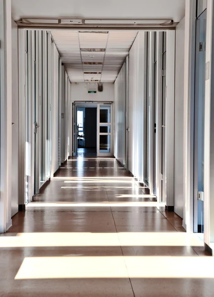Corridoio ufficio vuoto — Foto Stock