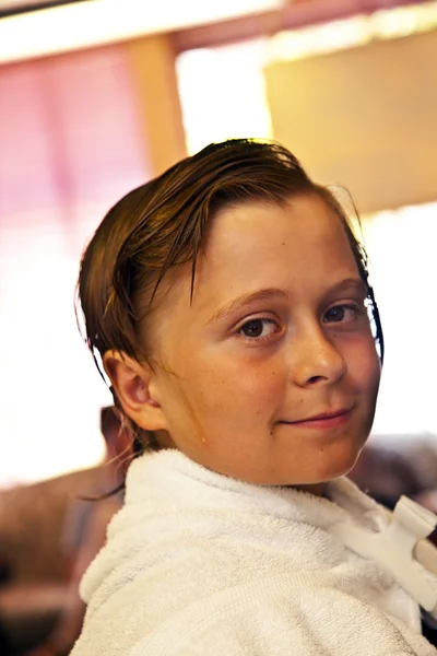 Młodzi chłopcy fryzjerka — Zdjęcie stockowe