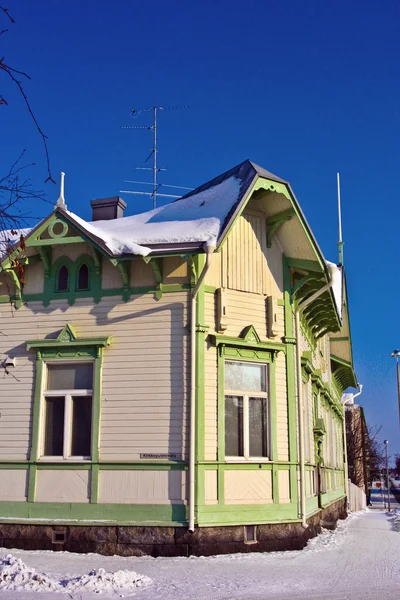 Krásná woodenhouse v městě Vladimíra — Stock fotografie