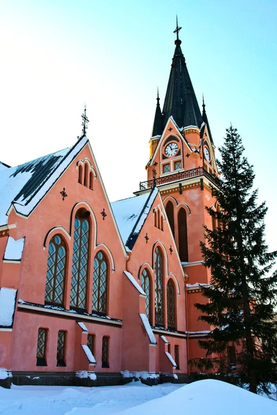 Prachtige houten kerk in de stad-kemi — Stockfoto
