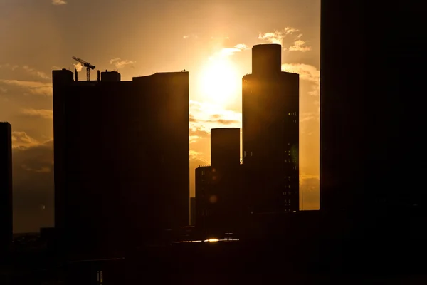 Ηλιοβασίλεμα με ουρανοξύστη στο κέντρο της Φρανκφούρτης — Φωτογραφία Αρχείου