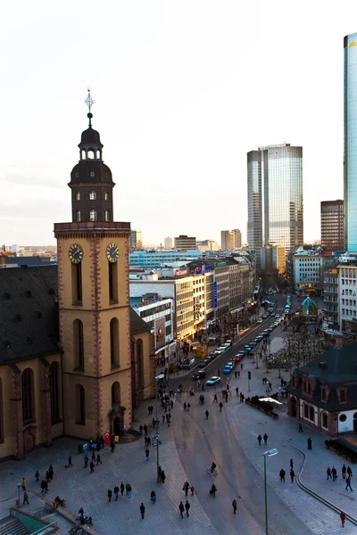 Puesta de sol con rascacielos en el centro de Frankfurt — Foto de Stock