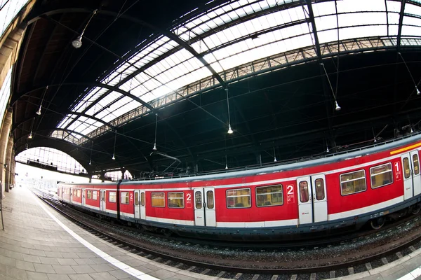 Zug im Bahnhof — Stockfoto