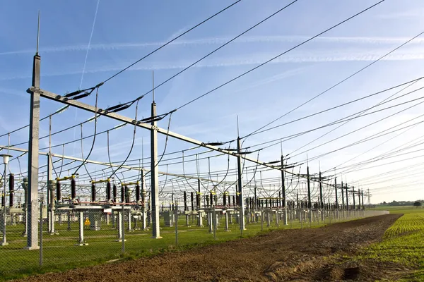 Elektrische elektriciteitscentrale met sky — Stockfoto