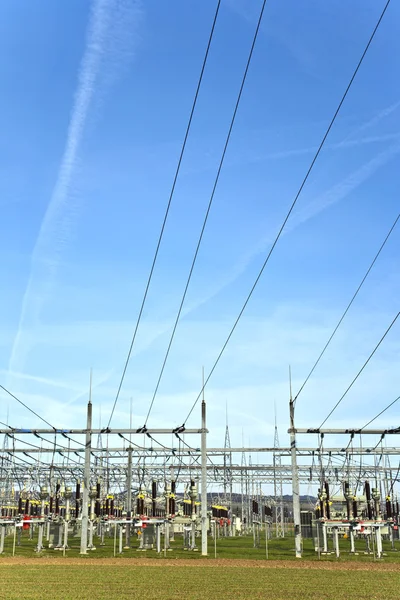 Gökyüzü ile elektrik santrali — Stok fotoğraf