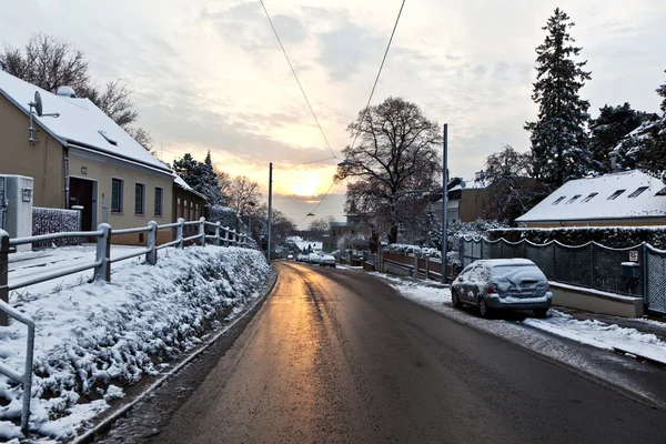 Aldeia de Grinzing no início da manhã luz no inverno — Fotografia de Stock