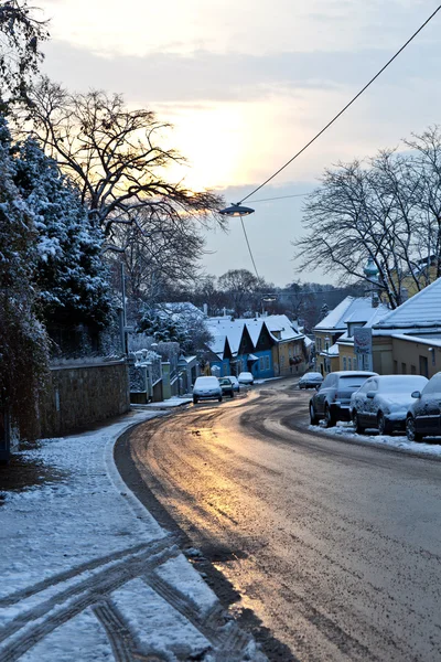 Erken sabah kışın hafif grinzing Köyü — Stok fotoğraf