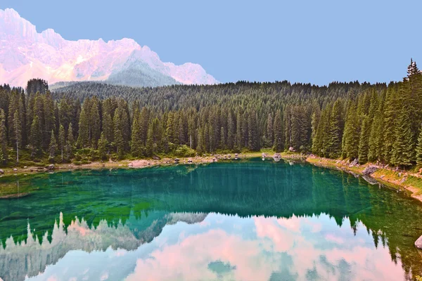 Lago en Dolomitas —  Fotos de Stock