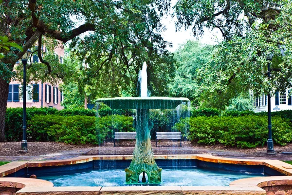 Fontana di ferro a Savannah su una piazza — Foto Stock